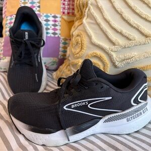 Brooks Black and White Glycerin 19 Running Shoes